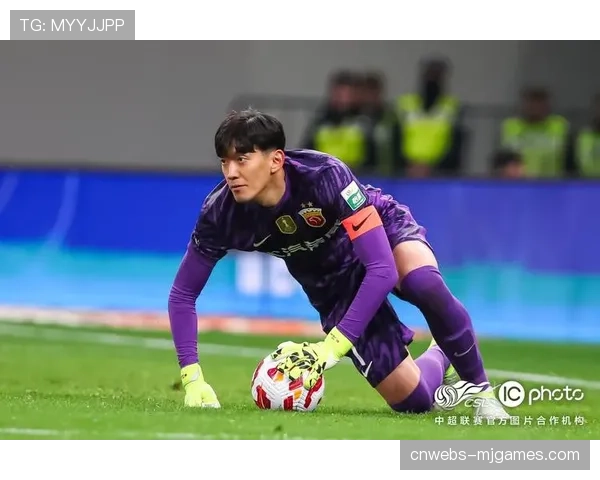 【2026年4月中超联赛区域防守与盯人混用趋势·人物·专访报道专访上海海港防守教练：详解如何在训练中培养后卫线的整体移动与沟通习惯